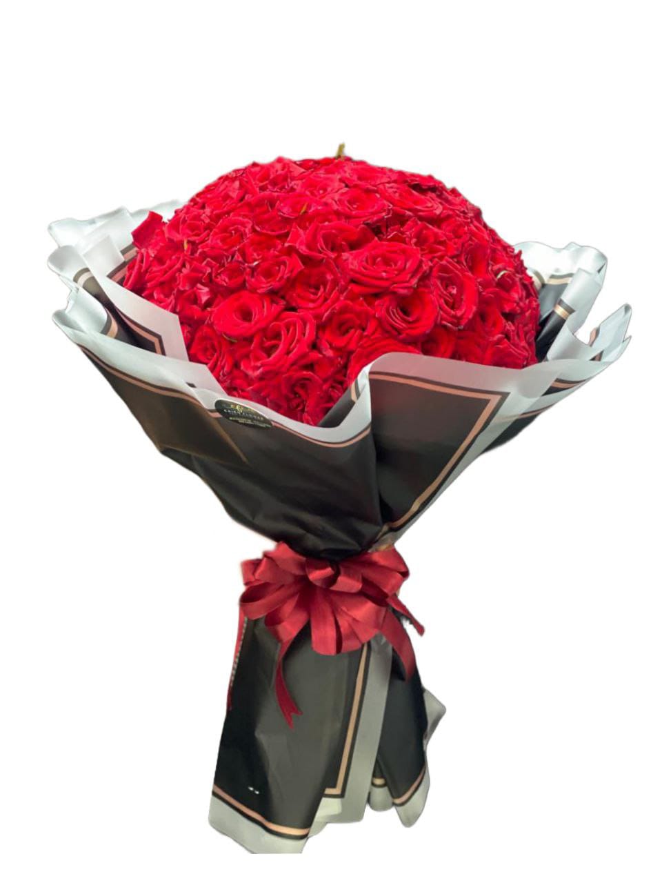 "Luxury 80–100 Red Roses Bouquet – Classic Round Elegance"