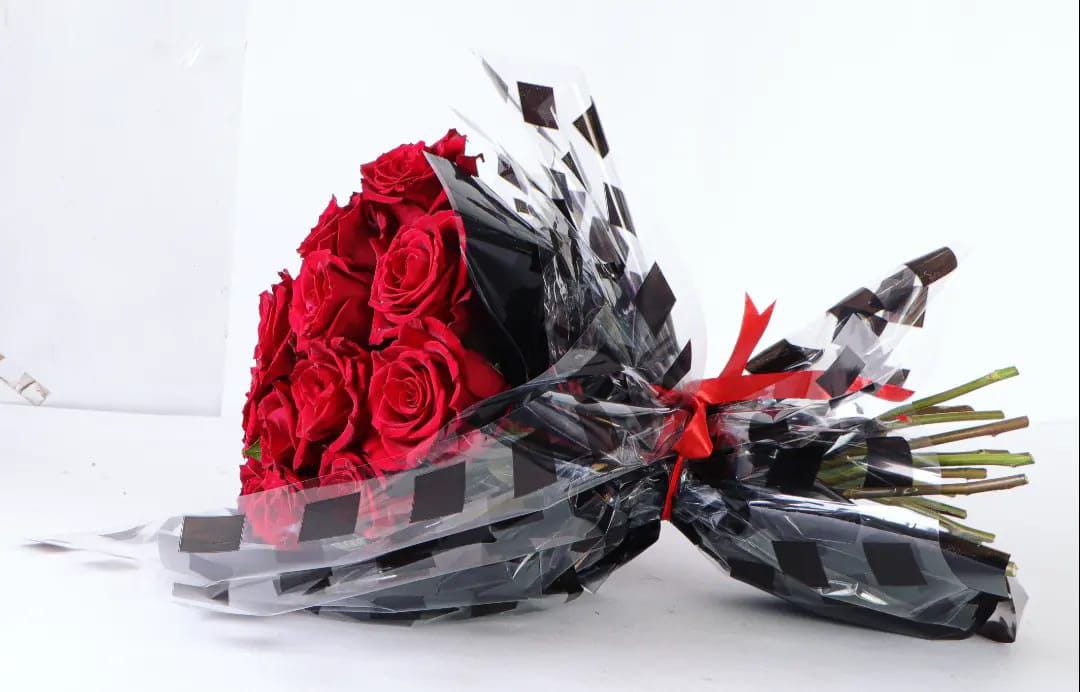 “Romantic 30 Imported Red Roses Bouquet with Exposed Stems”