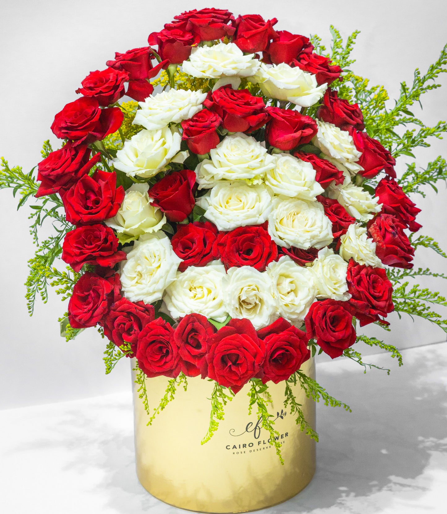 Royal Glory β Premium Red & White Roses