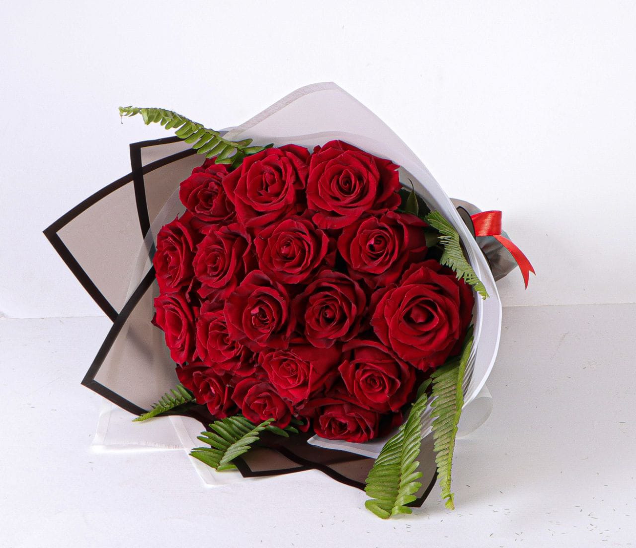 Elegant Passion – Red Imported Roses