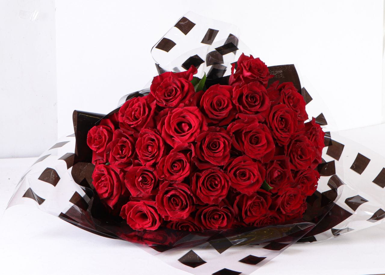 “Romantic 30 Imported Red Roses Bouquet with Exposed Stems”