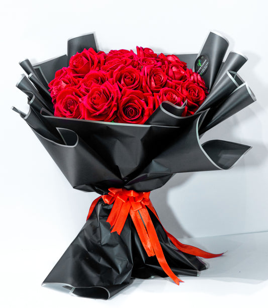 Midnight Passion Bouquet – Classic Red Roses