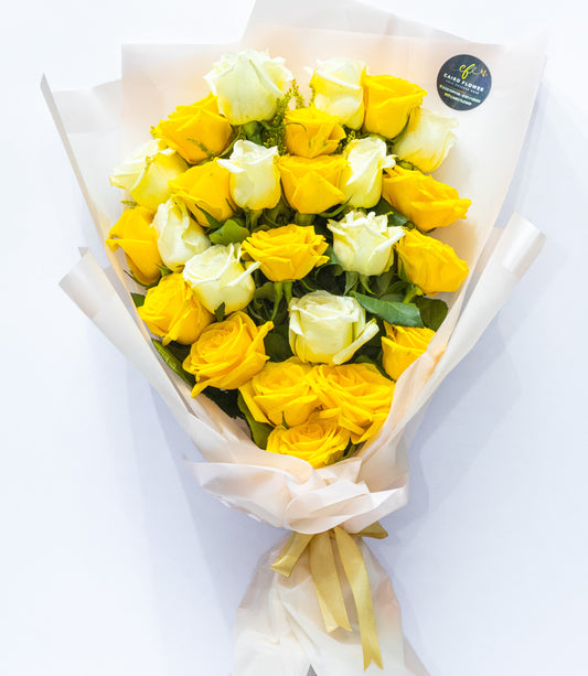 Golden Glow – Yellow & White Rose Bouquet
