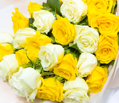 Golden Glow – Yellow & White Rose Bouquet
