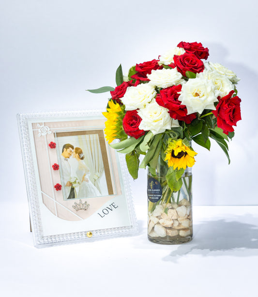 Love in Bloom – Vase & Photo Frame Set
