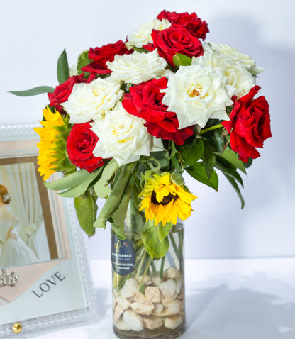 Love in Bloom – Vase & Photo Frame Set