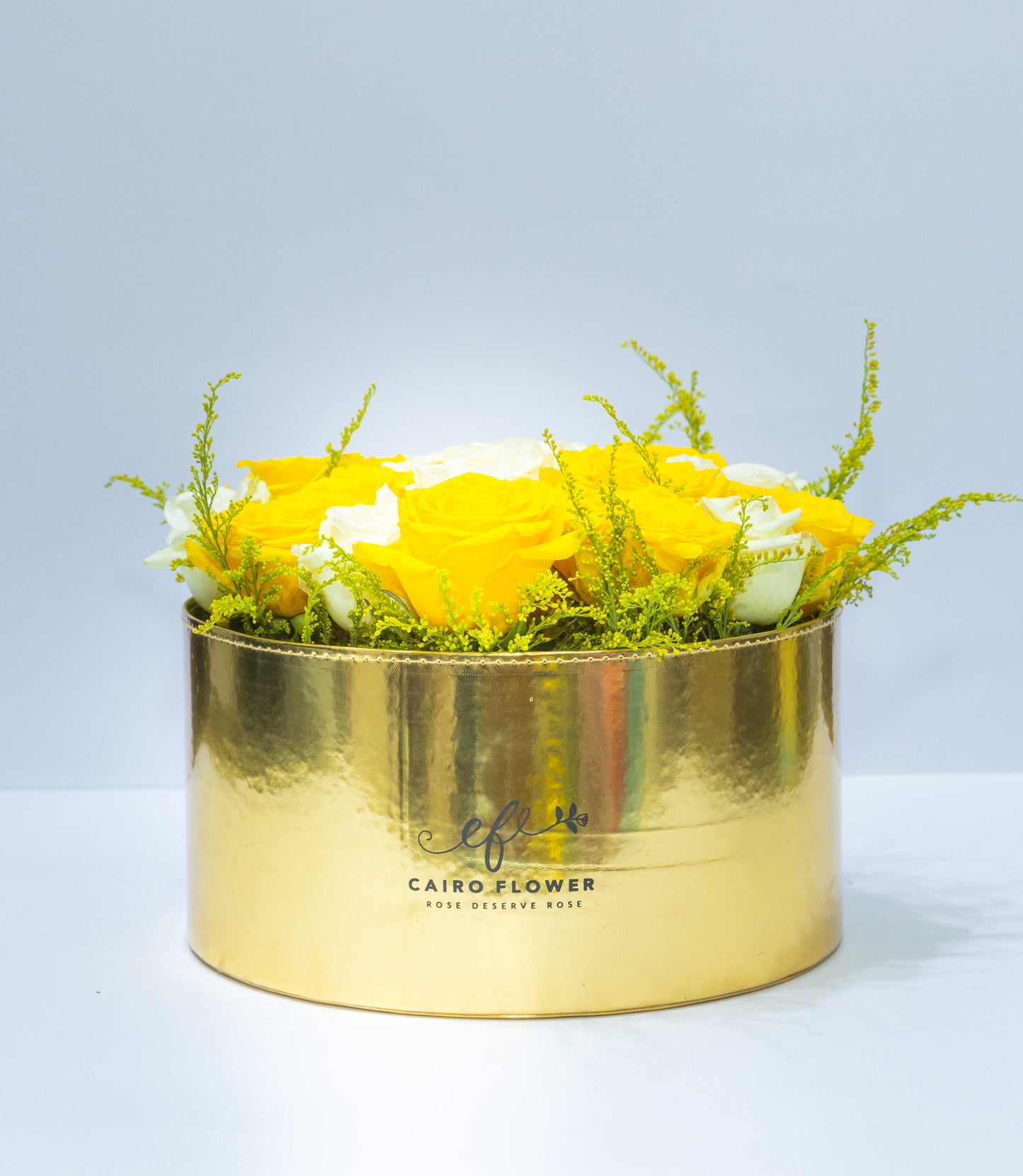 Golden Harmony – Yellow & White Roses in a Luxury Box