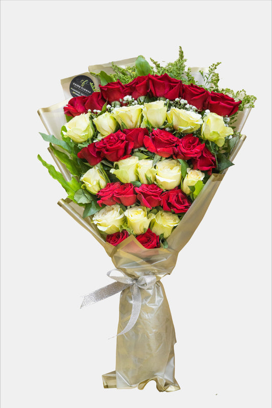 Timeless Elegance – Red & White Rose Bouquet