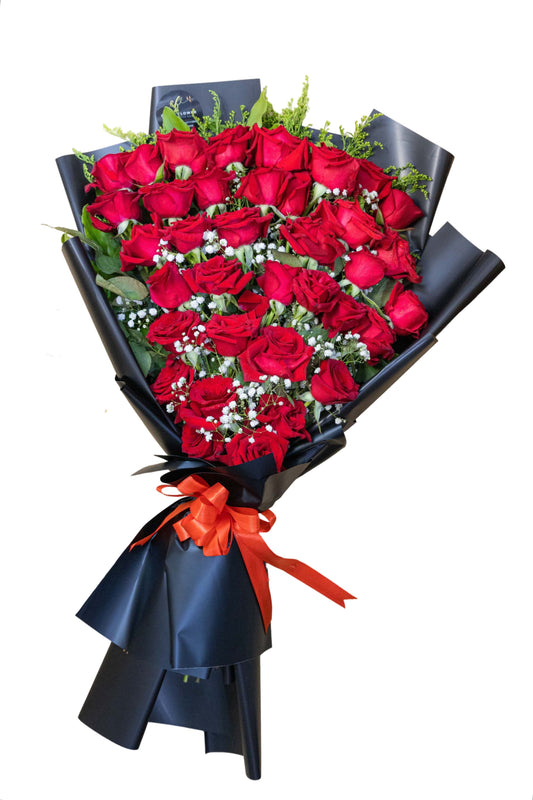 Bold Romance – Premium Red Roses in Black Wrap